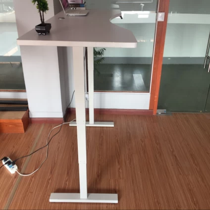 Chine Dessus de bois table réglable en hauteur bureau électrique hauteur réglable de bureau fabricant