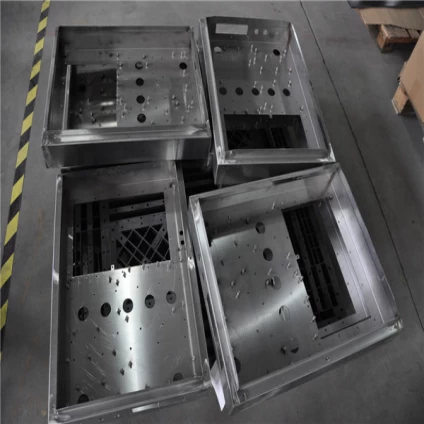 Cina stainless steel welding contron box tapping with bolt produttore