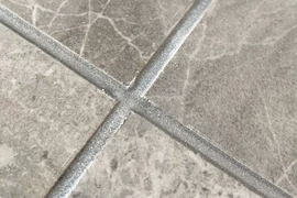 타일 그라우트가있는 밝은 회색 바닥 타일의 효과도 (배색 원리)