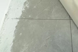 Is it necessary to decorate tile grout?