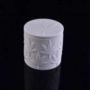 Mukautettu kohokuvioitu logo valkoinen keraaminen kynttiläpurkki kannella