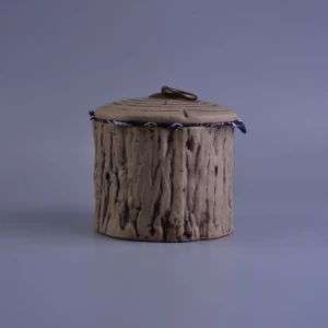 Ruskea iso purkkipuun muotoinen keraaminen kynttilänjalka kannella