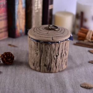 Ruskea iso purkkipuun muotoinen keraaminen kynttilänjalka kannella
