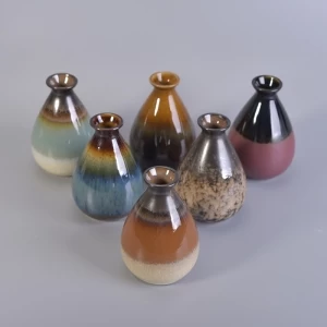 Handgemachte einzigartige diffuse Keramikflaschen aus Schilf