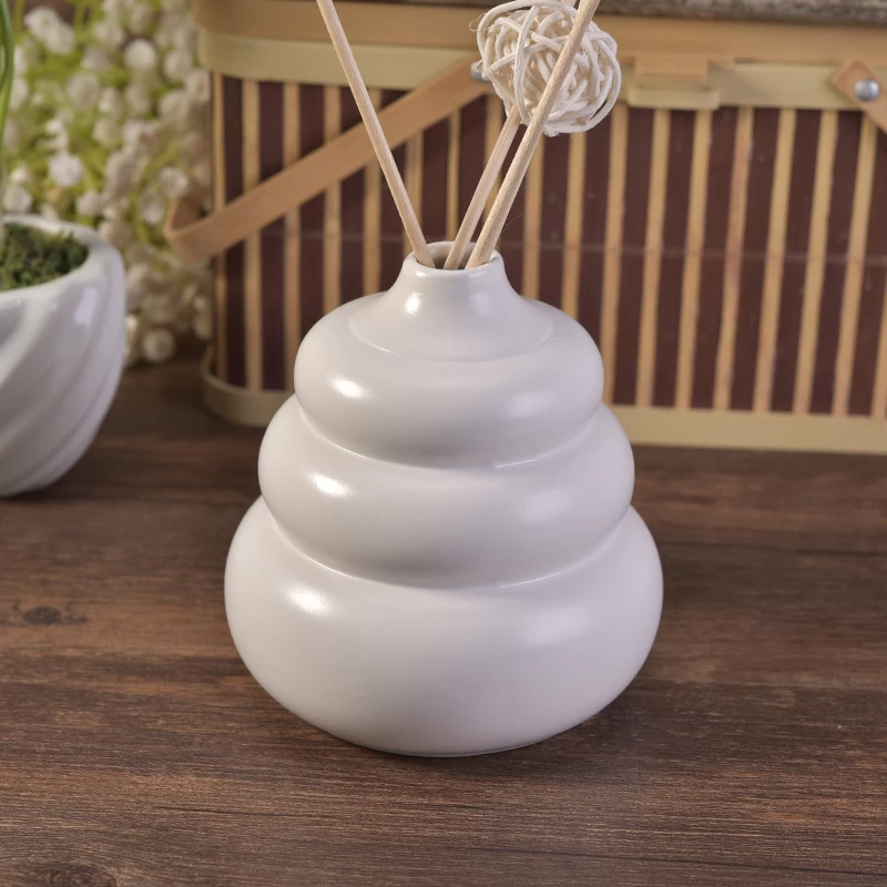 White unique handmade ceramic diffuse bottles wholeasle