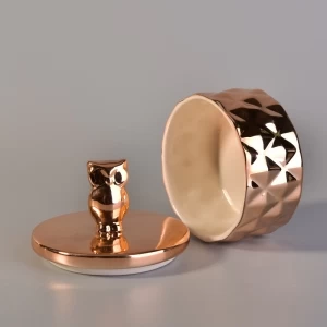 Goldfarbenes Keramikkerzenglas mit Tierdeckel