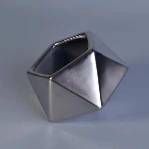 جرة سيراميك ذات تصميم فريد من الفضة والماس لشموع الرائحة