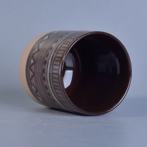 Handgefertigter Keramikkerzenhalter aus Metall mit geometrischer Bemalung