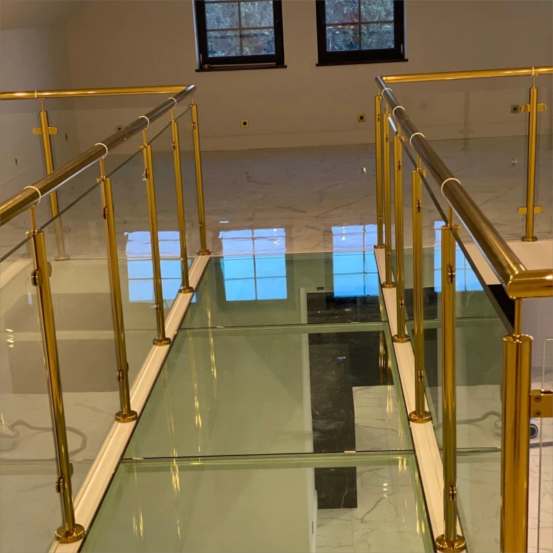 Luksusowa złota balustrada szklana do projektu balustrady szklanej w domu