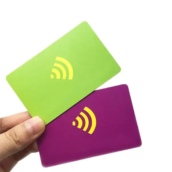 Cina Stampa personalizzata Controllo accessi RFID NFC PVC Smart Card 13,56 MHz MIFARE Classic EV1 1K 4K Chip Hotel Key Card produttore