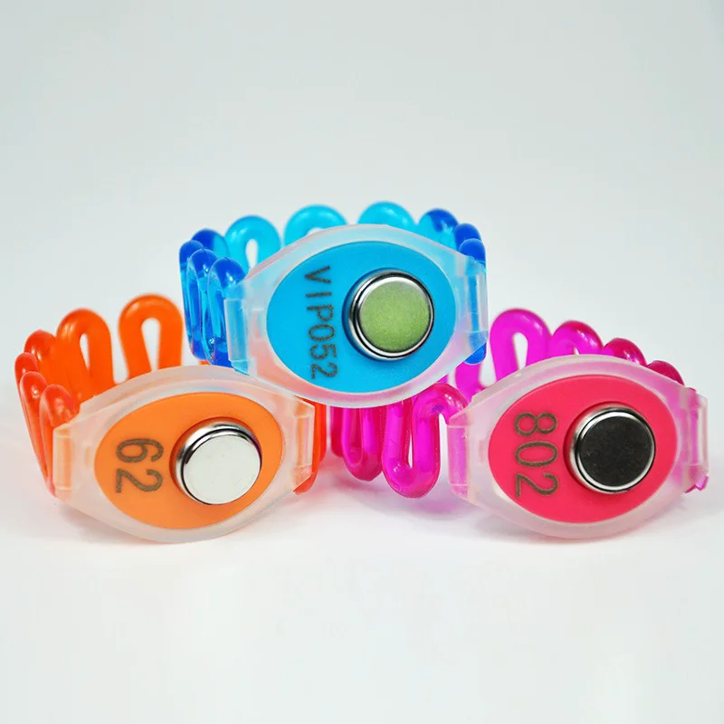 Cina Polsino Rfid in silicone personalizzato programmabile per controllo accessi riutilizzabile impermeabile regolabile 125kHz/2.4GHz/UHF produttore