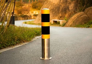 China Reflective anti-collision movable road bollards manufacturer manufacturer