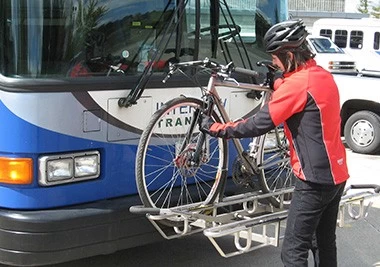 China Usando bicicletários de ônibus fabricante