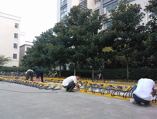 China Hoe kunt u uw ruimte te besparen voor het parkeren van meer fietsen fabrikant