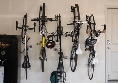Chine Comment stocker des vélos avec des porte-vélos muraux verticaux ? fabricant
