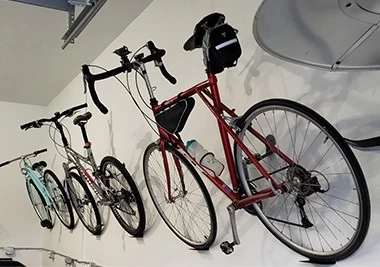 porcelana Maximizar el espacio con bastidores de almacenamiento de bicicletas en la pared fabricante