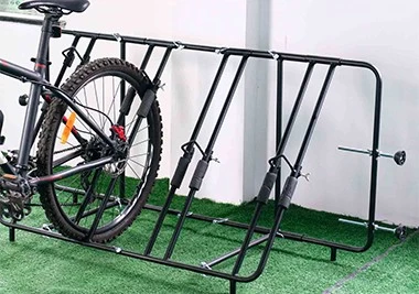 Κίνα Εγκατάσταση και χρήση ραφιών ποδηλάτων σε κρεβάτια φορτηγών κατασκευαστής