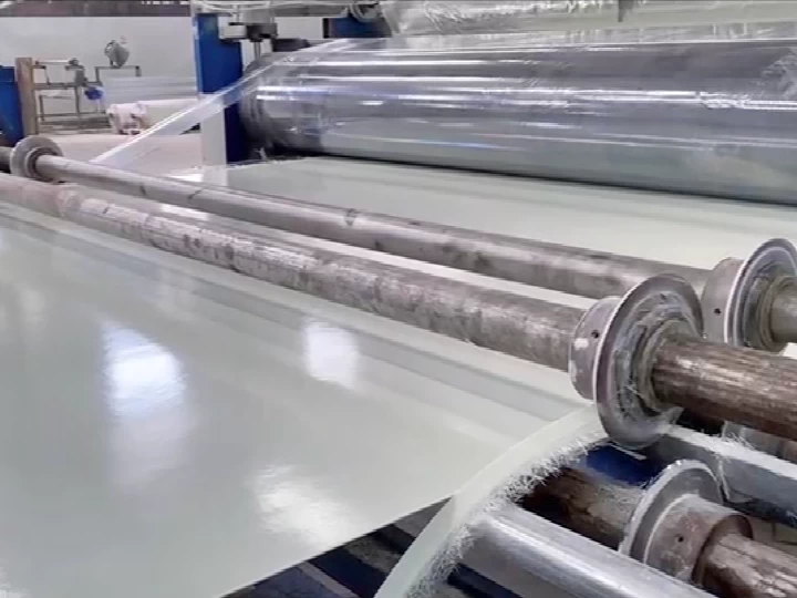 Production de mécanisme continu de feuille de PRF en plastique renforcé de tapis tressé en fibre de verre