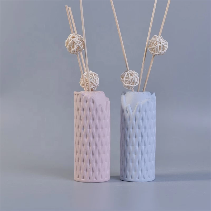 Fragrance woven pattern ceramic aroma diffuser bottle with reed for home decor supplier