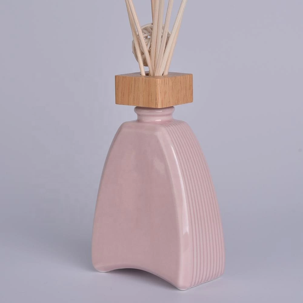 Fragrance ceramic aroma diffuser bottle with reed for home decor wholesale