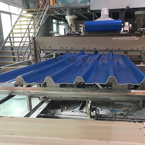 Chine Chine OEM PVC vend en gros une feuille ondulée en plastique imperméable pour le toit fabricant