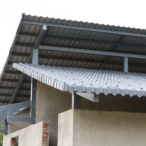 Chine Fabricants de tuiles de toiture en résine synthétique antirouille en plastique fabricant