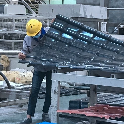 Chine Fabricant de tuiles de toiture en résine composite asa PVC Chine fabricant