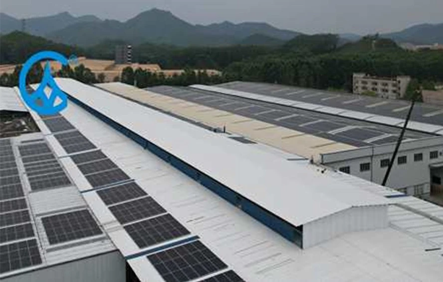 Fiches de toiture en PVC chinois: la qualité supérieure rencontre la durabilité des marchés mondiaux en gros