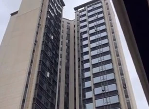 طلاء نوافذ المباني الحديثة