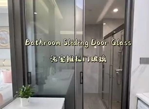 باب الحمام المنزلق من الزجاج المقسى الشفاف