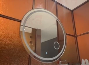مرآة في الحمام