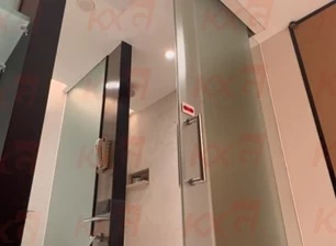 Vidrio para puerta de ducha orientado a la privacidad
