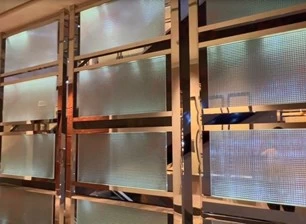 Pattern Glass Partition In Mall