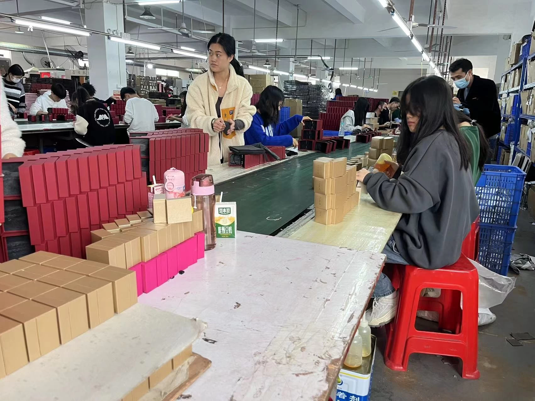 Oficina de fábrica de caixas de joias Yadao