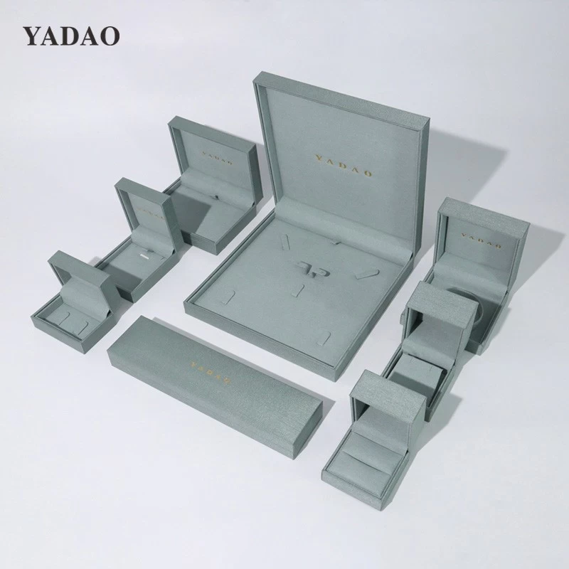 Chine Coffret d'emballage de bijoux classique à la mode, nouveau matériau de conception, couleur verte, ensemble personnalisé, vente en gros fabricant