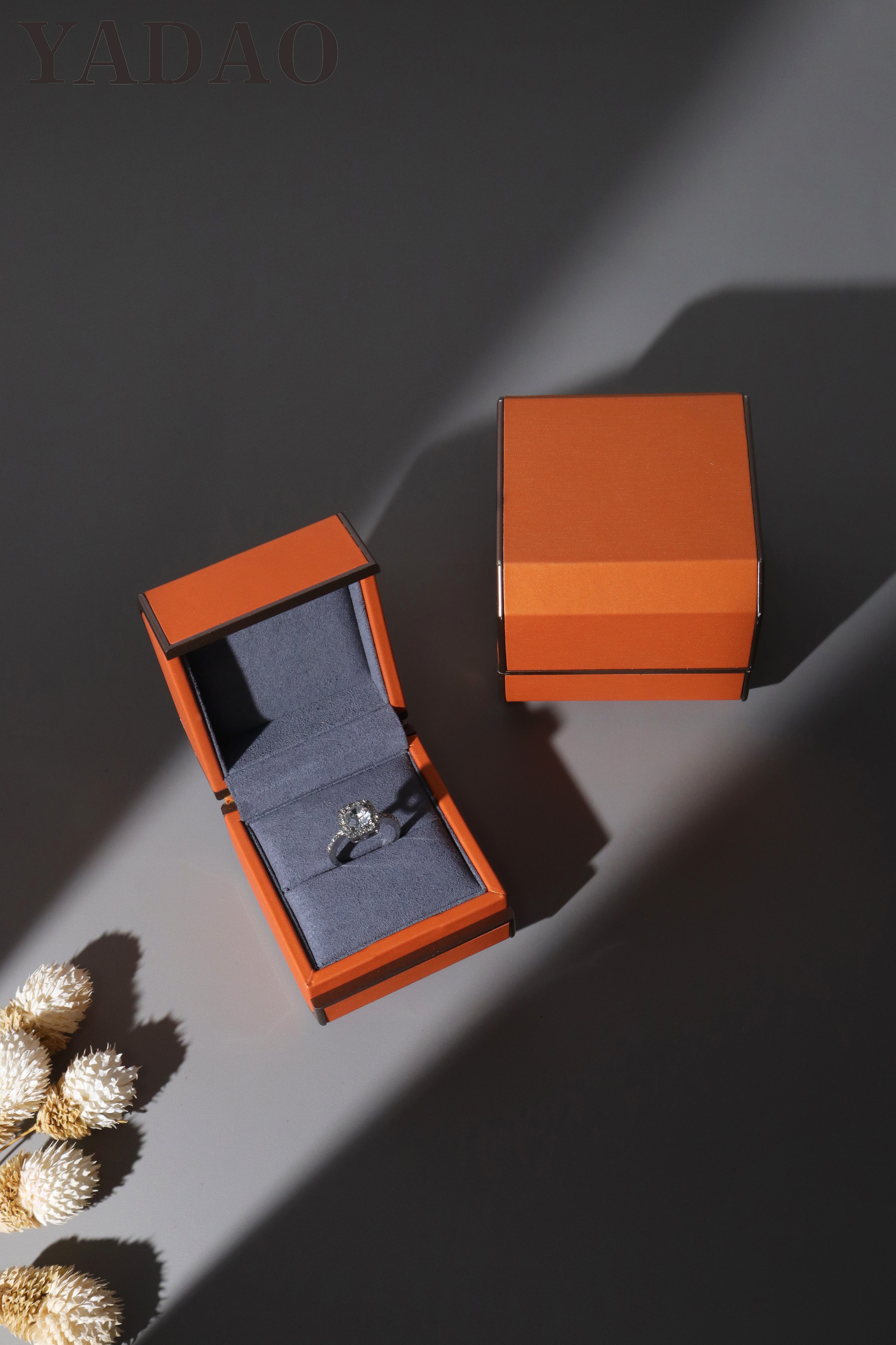 Čína Nově spuštěné hotové flip-top high-end šperky módní oblíbené obalové krabice výrobce