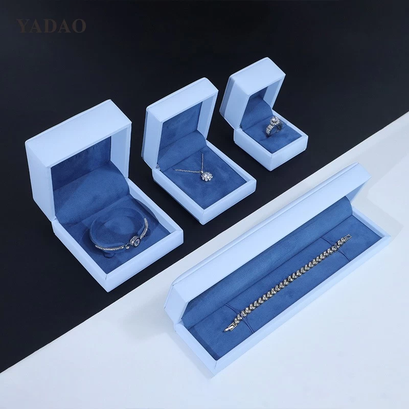 China Baby blue diamond ring jewellery custom packaging pu leather high end box free logo manufacturer