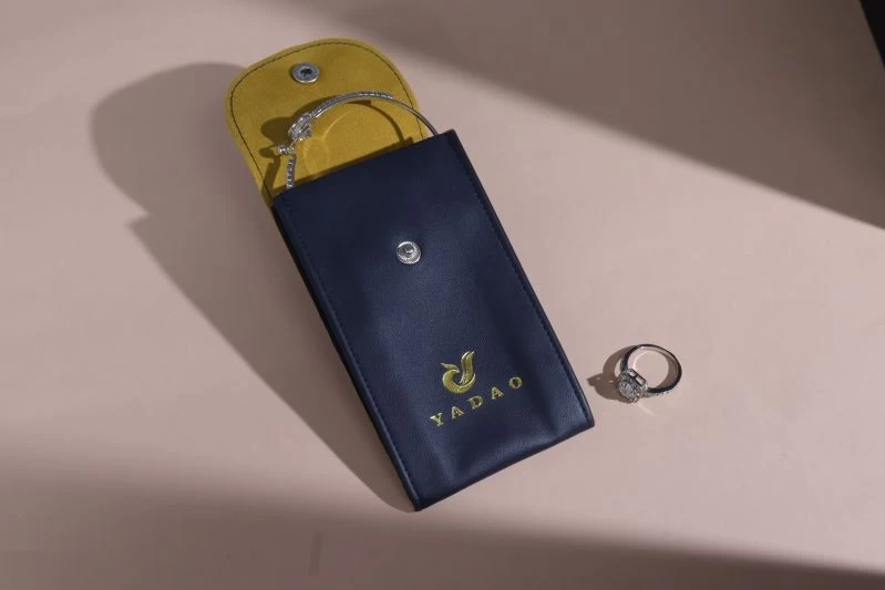 YADAO 新ファッションデザイン高級 Pu レザーボタンスタイルジュエリーウォッチ包装ギフトブティックアイデアポーチバッグ