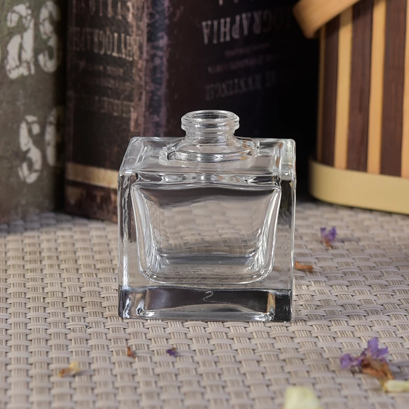 How is the glass perfume bottle of Sunny Glassware made?