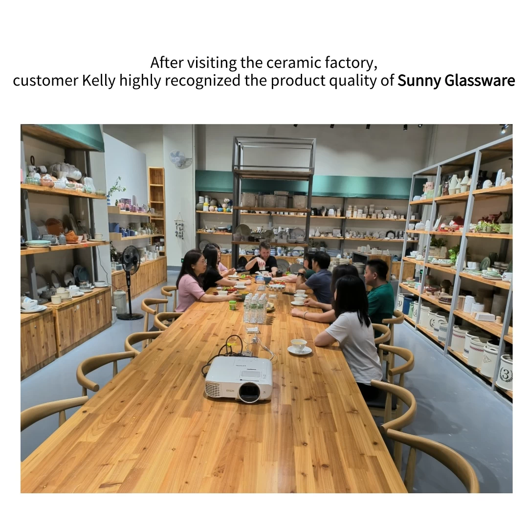 参观陶瓷工厂后，客户Kelly高度认可美阳玻璃制品的产品质量