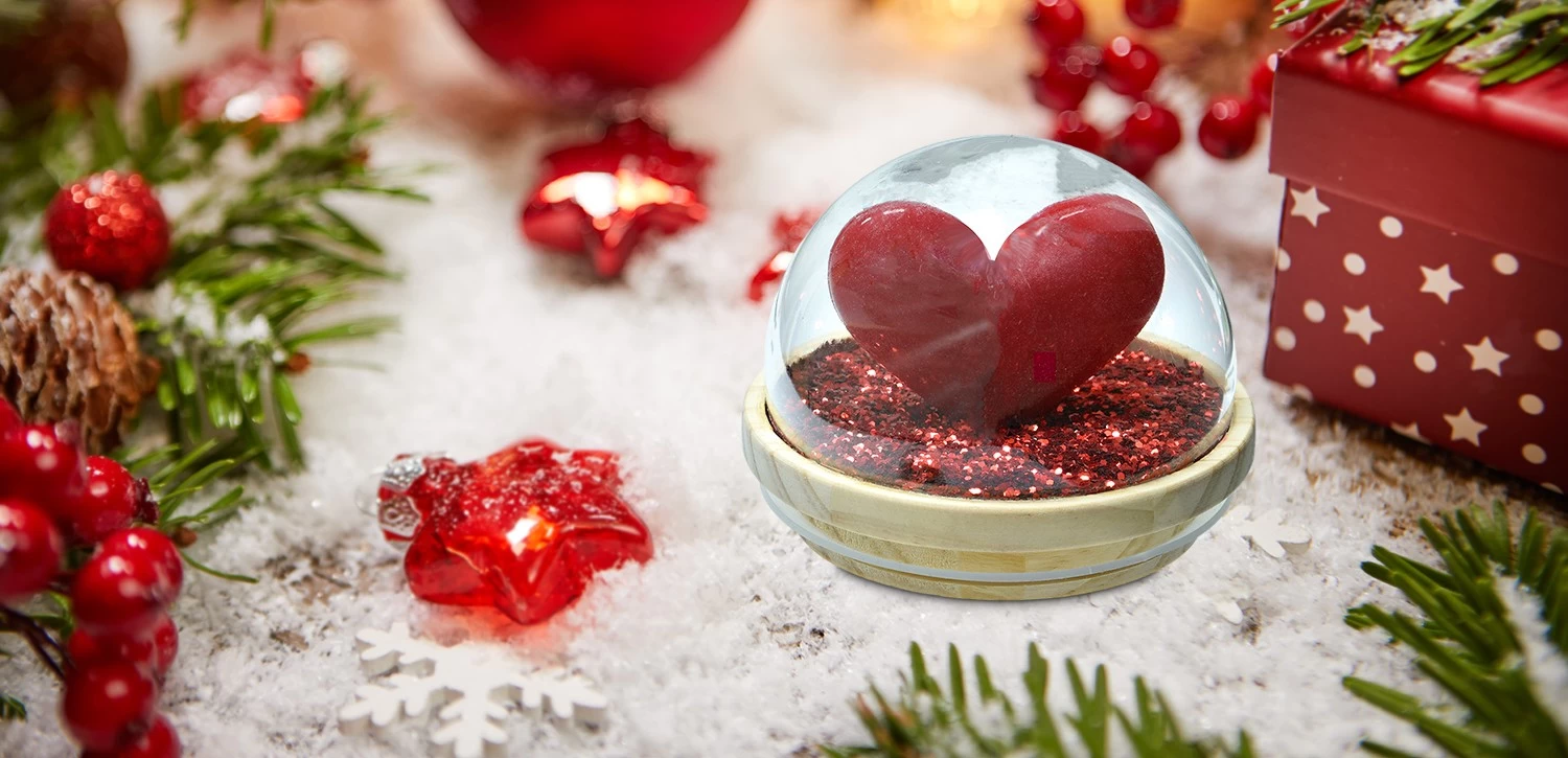 Wholesale 3D patterned red hearts with thin flashes and other hemispherical wood lids
