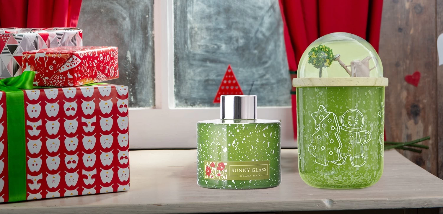 Wholesale customized green christmas glass diffuser bottles for home gift