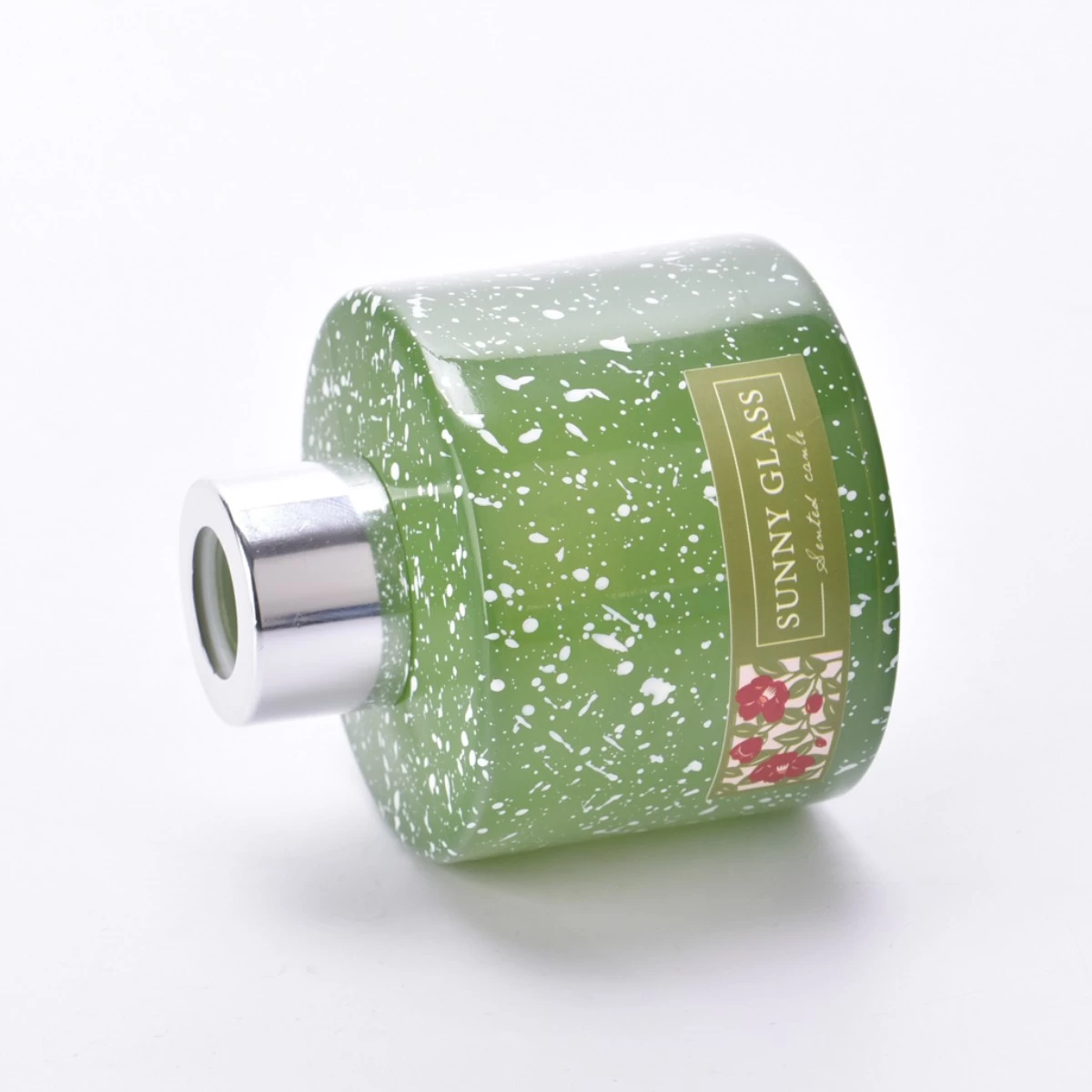 China Wholesale customized green christmas glass diffuser bottles for home gift manufacturer