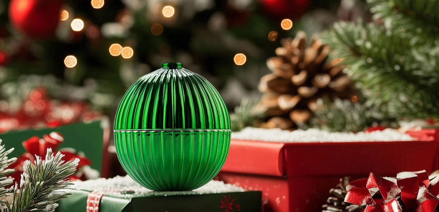 Wholesale Green Glass Candle Jars with Lids for Christmas Decoration Candle Making