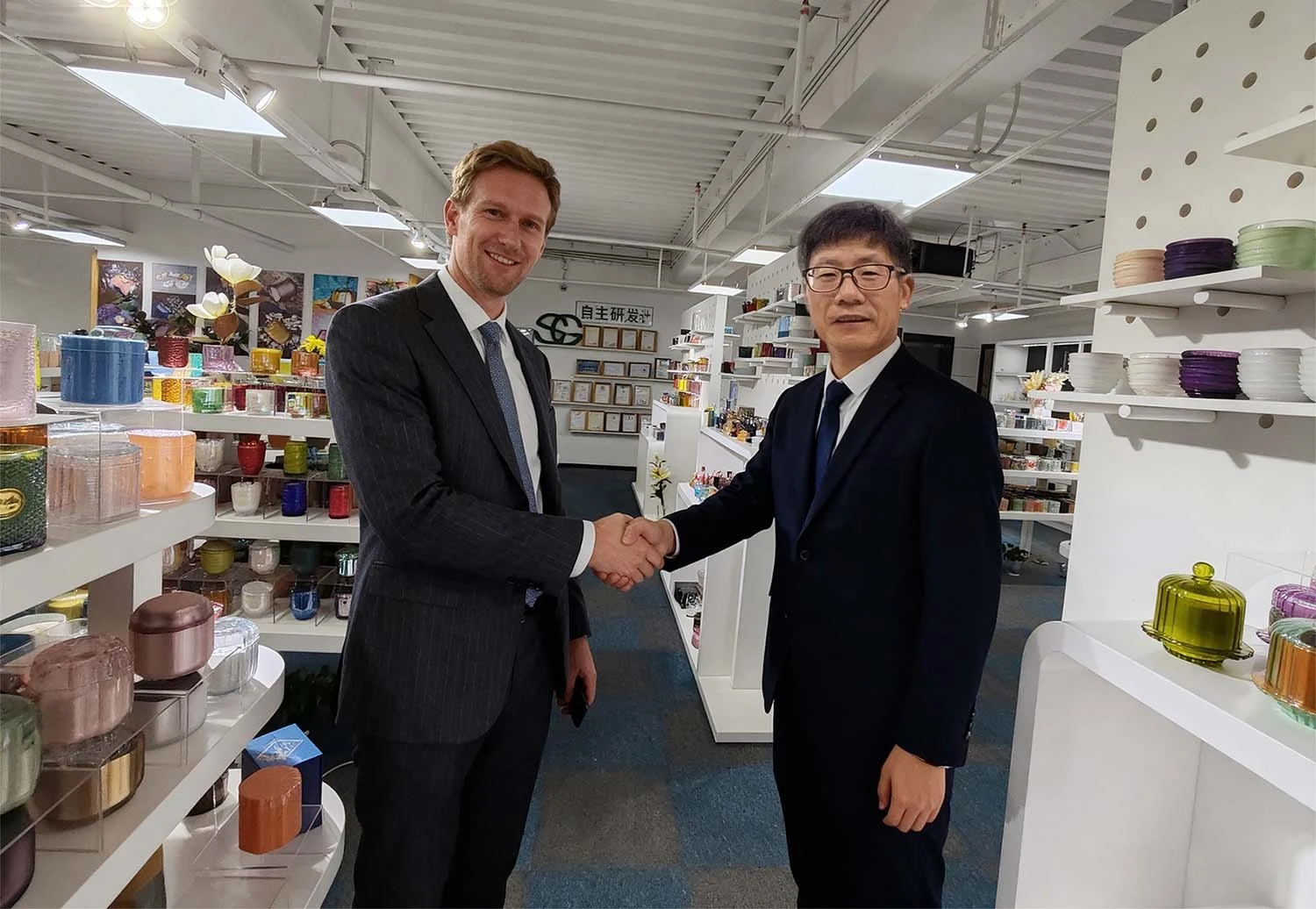 En ordre på ti tusind dollars stearinlys blev leveret med en tillid til en værdi af tyve tusind dollars