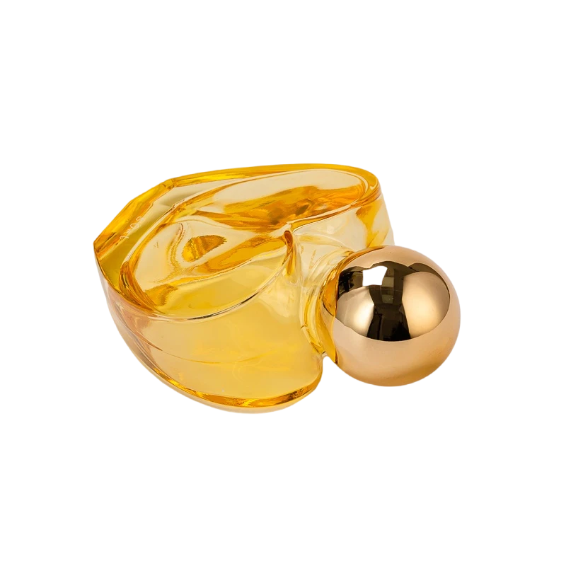 الصين حاوية عطر على شكل قلب بغطاء ذهبي كروي سعة 50 مل الصانع
