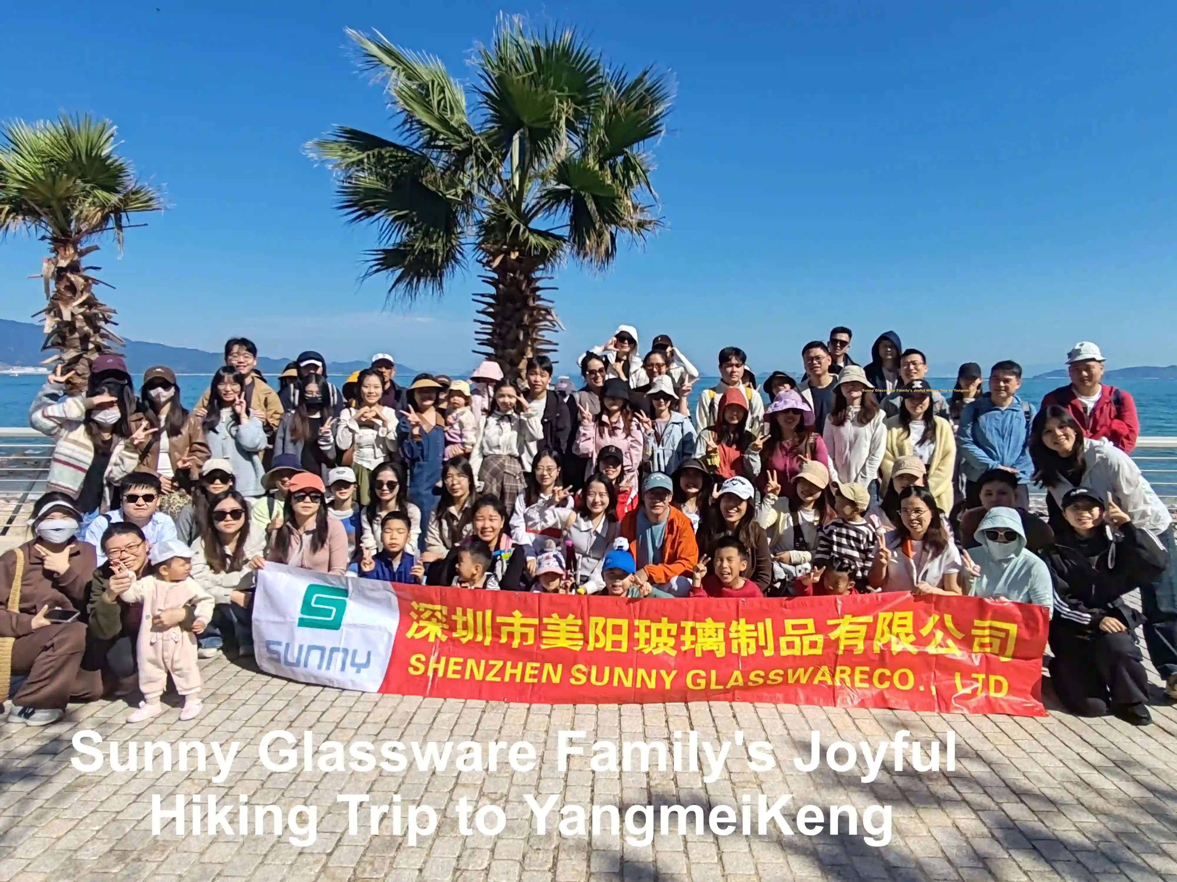 مشمس رحلة التنزه الممتعة لعائلة الأواني الزجاجية إلى YangmeiKeng