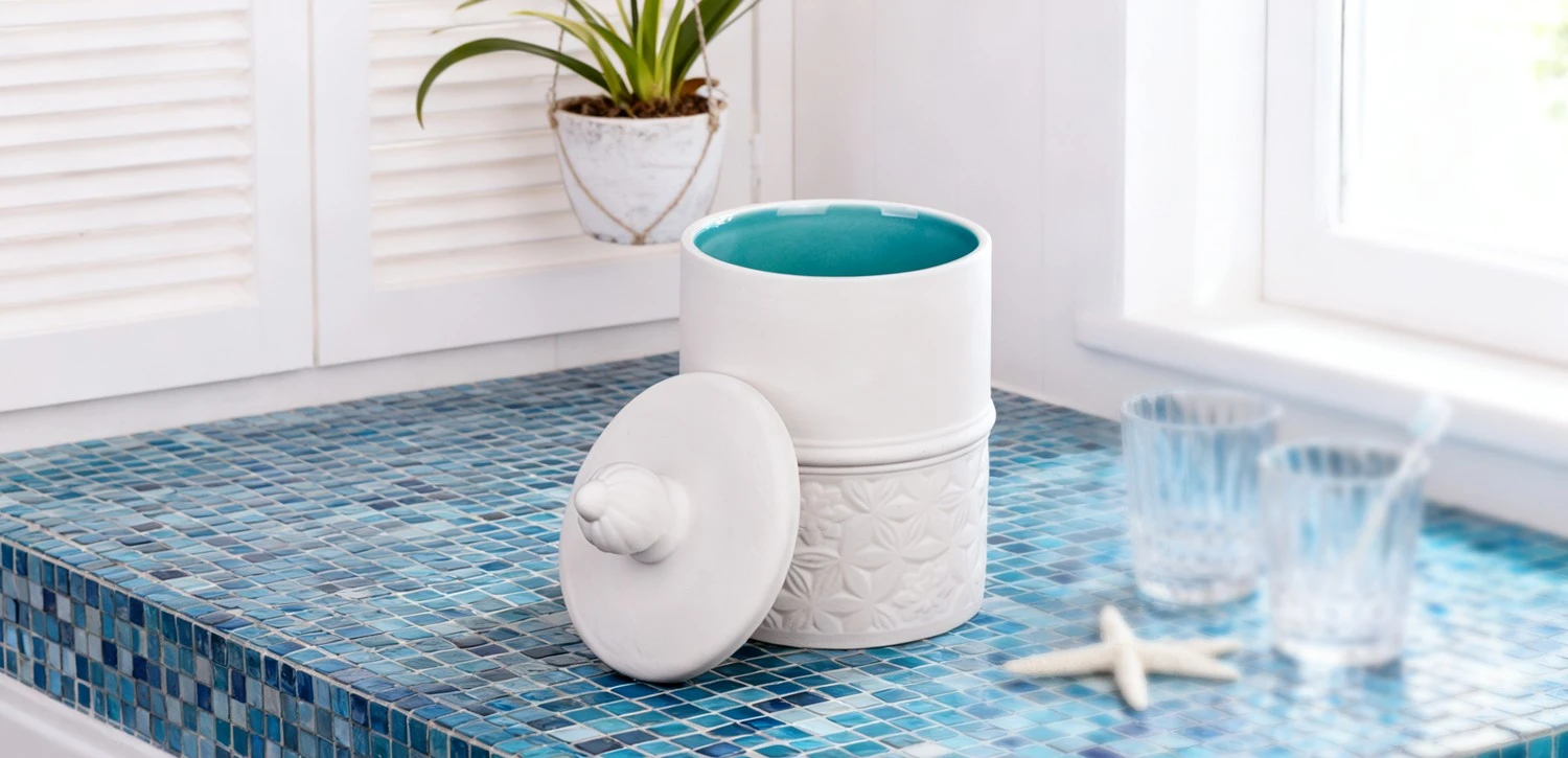 Wholesale three-dimensional carved ceramic candle jars with lids for home decoration containers