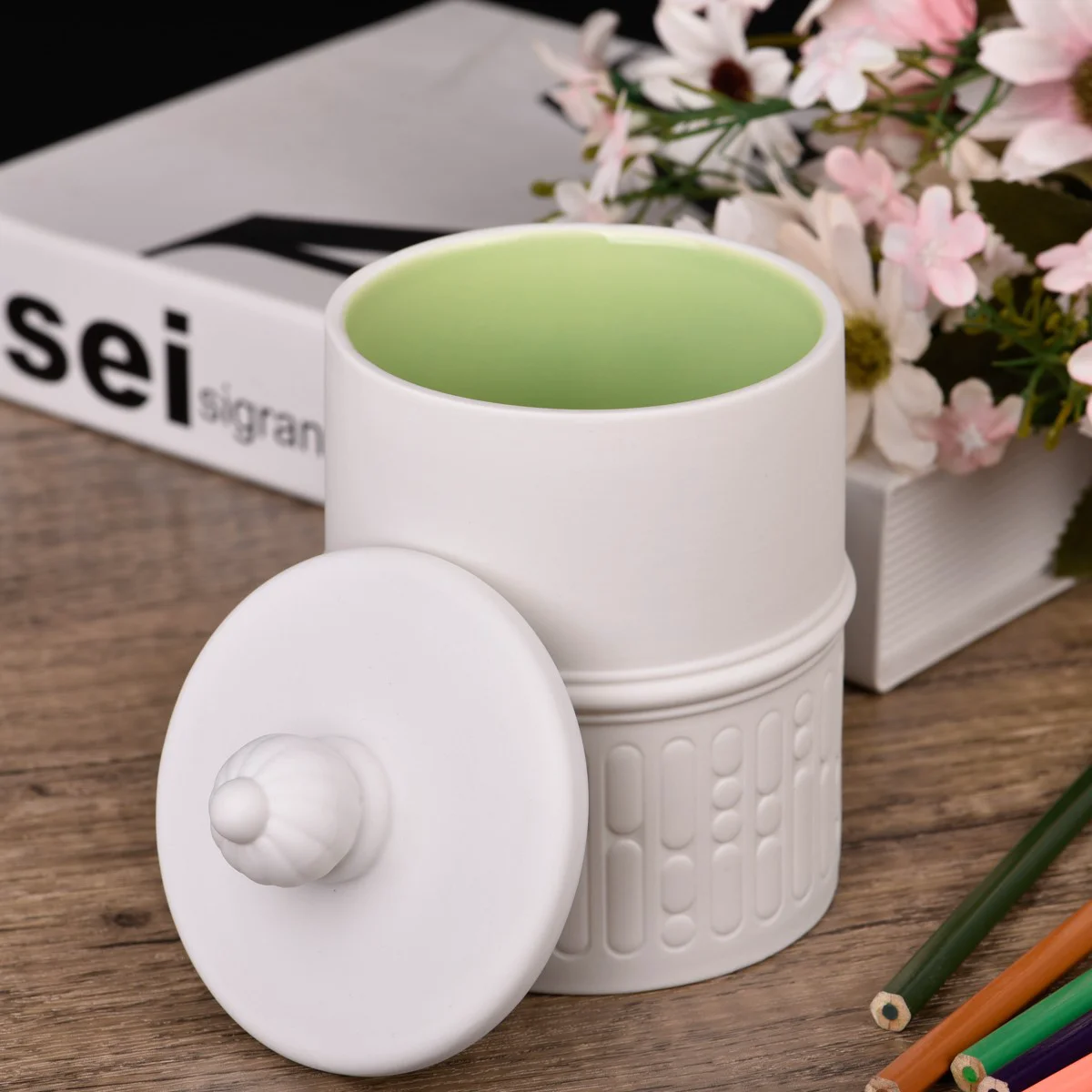 Wholesale simple and elegant ceramic candle jars with lids