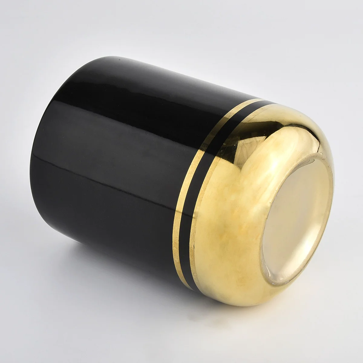 China Customized geometric pattern ceramic candle holder with lid manufacturer